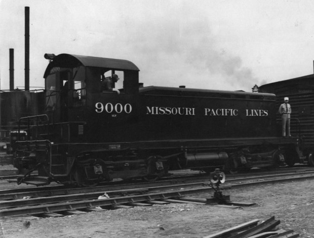Diesel-electric locomotive
